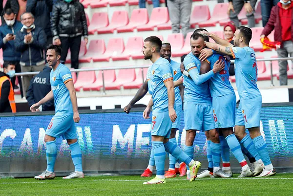 Kayserispor - Fatih Karagümrük: 2-1 Kayserispor 4 hafta sonra kazandı