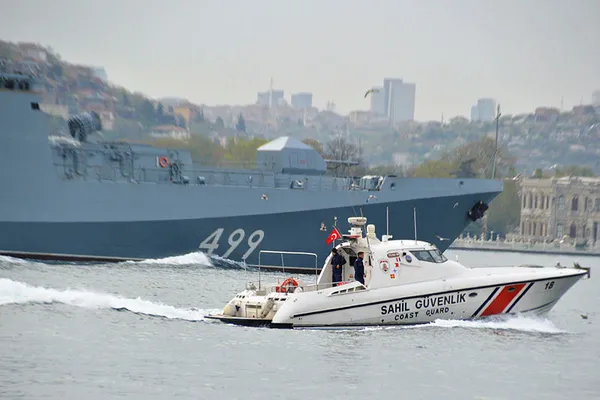 Rus savaş gemisi İstanbul Boğazı'ndan geçti - 1