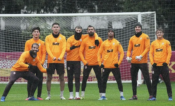 1700808594734.jpg Okan Buruk'tan büyük sürpriz! Alanyaspor maçında tüm gözler o isimde olacak! İşte Galatasaray'ın muhtemel 11'i... - 1