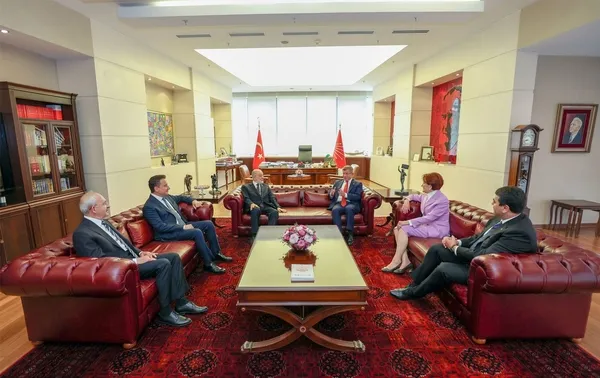 CHP yandaşı Can Ataklı’dan İmamoğlu ve Yavaş’a salvolar: Çek karşılığı aday gösterildiler