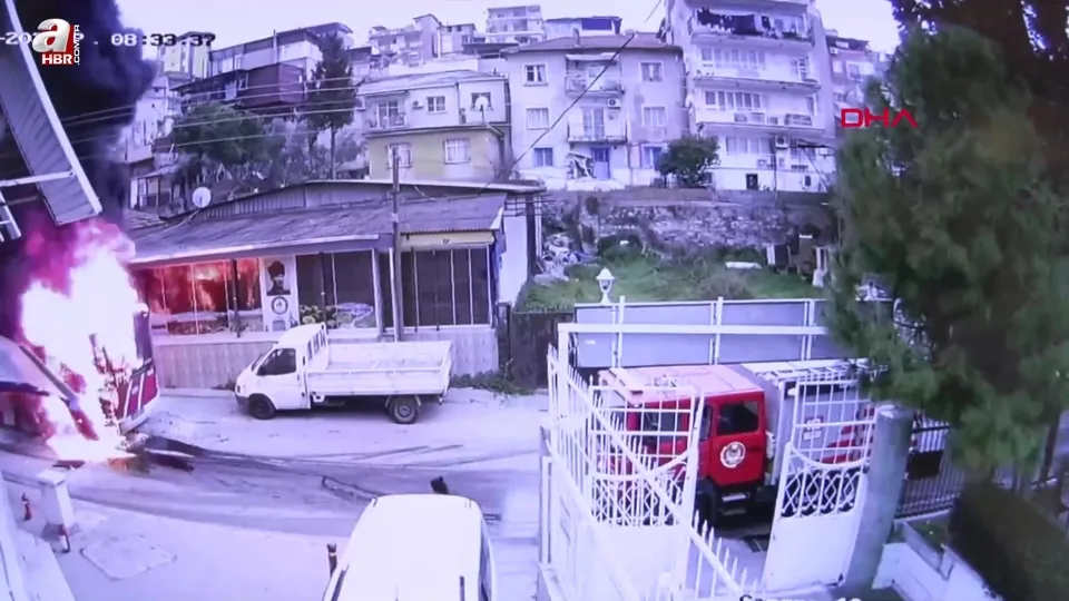 İzmir’de belediye otobüsü yandı