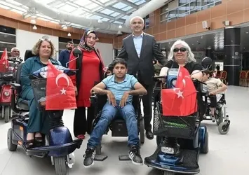 Malatya'da engelli depremzedelere 50 akülü tekerlekli sandalye dağıtıldı