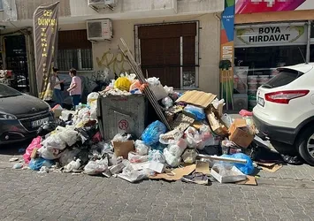 Eylem bitti ama Karşıyaka'da çöpler toplanmadı