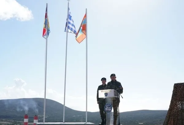 Yunanistan ateşle oynuyor! Ege’de yeni tahrik: Rodos ve Midilli’de saldırı helikopterleri, tankçı ve topçu birlikleri...