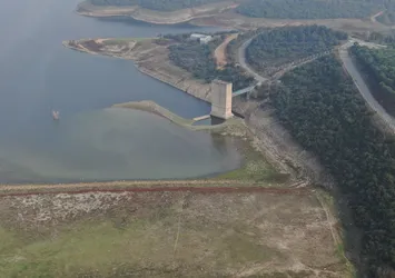 Eski elektrik direkleri ortaya çıktı! İstanbul'un barajları alarm veriyor...