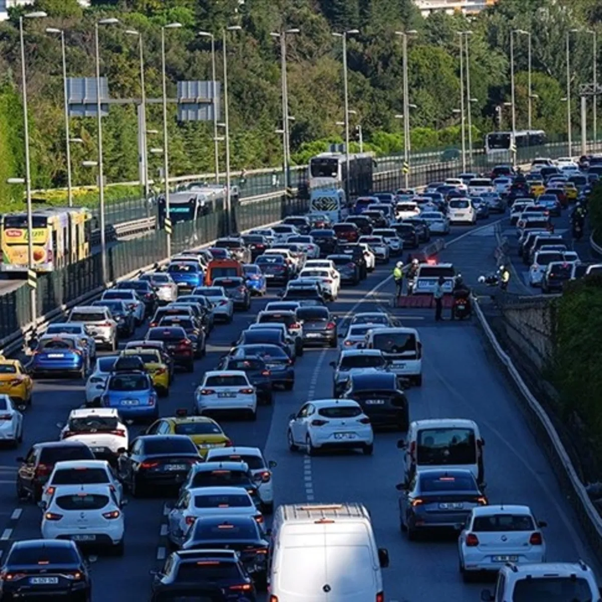 Megakent yine kilit! Trafik yoğunluğu yüzde 83'e ulaştı