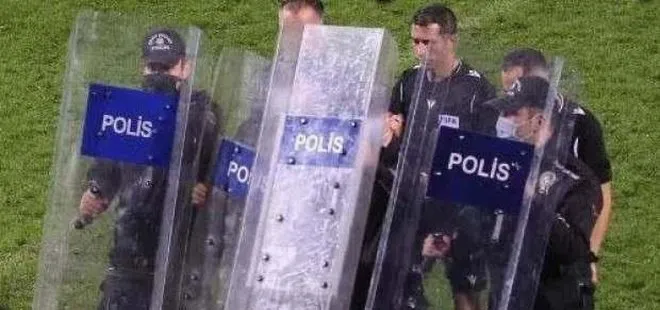 Çaykur Rizespor Galatasaray maçında gergin anlar! Ali Palabıyık sahadan polis eşliğinde çıktı