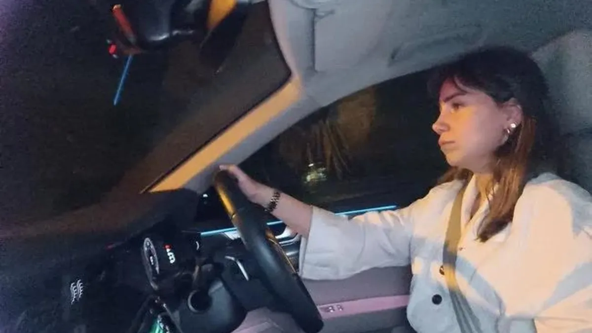 Terör sevici Ezgi Yıldız'a kıyak! CHP'li Gökhan Günaydın'a tahsis edilen araçta görüntülendi