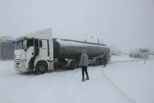 Son dakika: Bursa-Ankara yolu kardan kapandı! İstanbul'a gelişte uzun kuyruk - 8