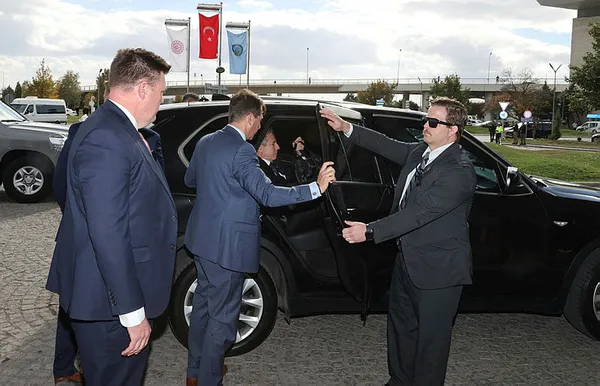 Bakan Hakan Fidan kendisine sarılmak isteyen Blinken’e neden izin vermedi? Detaylar ortaya çıktı