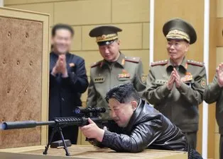 Kuzey Kore lideri Kim Jong-Un keskin nişancı tüfeği ile hedefi 12’den vurdu!