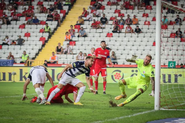 kasimpasa-antalyadan-3-puanla-dondu-1662328910101.jpg Kasımpaşa Antalya'dan 3 puanla döndü - 1
