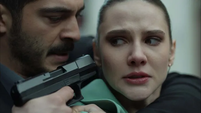 Maraşlı’nın 13. bölümü nefes kesti! Maraşlı Mahur’u rehin aldı