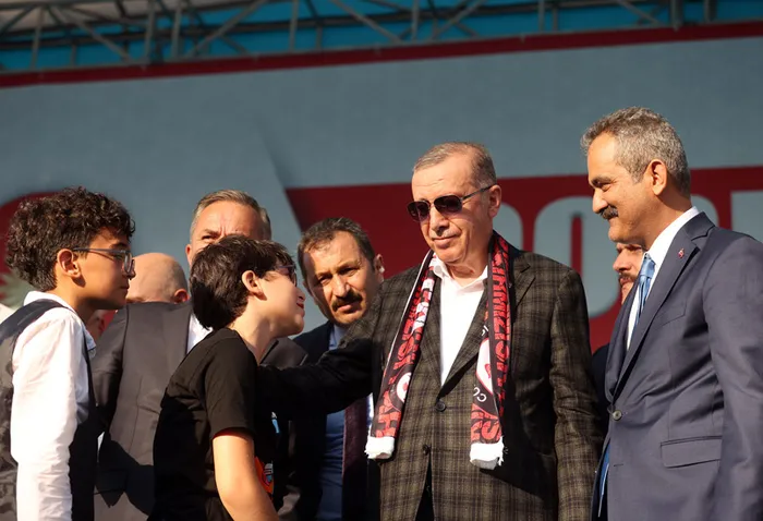 baskan-erdogandan-corumdaki-toplu-acilis-toreninde-onemli-aciklamalar-yuzde-30-35-indirime-gidiyoruz-1660416664862.jpg Başkan Erdoğan'dan Çorum'daki Toplu Açılış Töreni'nde önemli açıklamalar: Yüzde 30-35 indirime gidiyoruz - 6