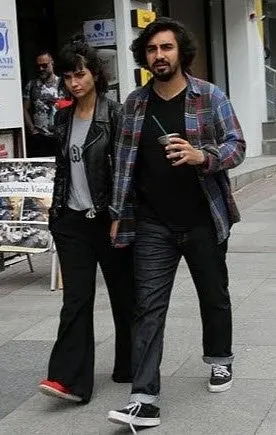 Hercai’nin Reyyan’ı Ebru Şahin makyajsız fotoğrafıyla tam not aldı 25