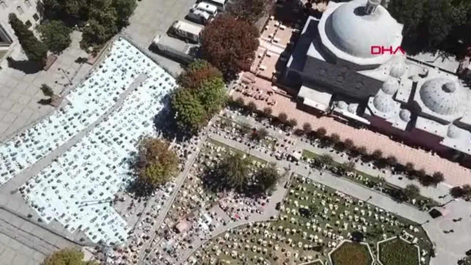 Ayasofya Camii’ndeki cuma namazına yoğun katılım!