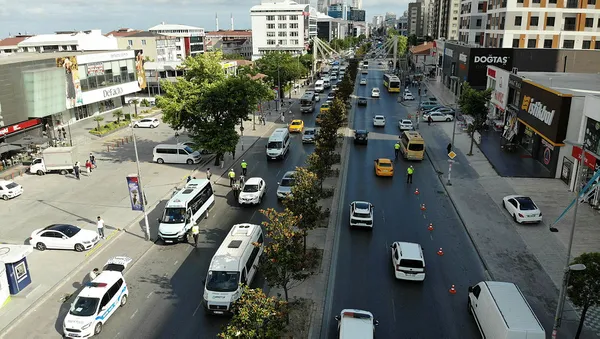 Minibüslerde yine sosyal mesafesiz yolculuk! 12 yerine 37 yolcu çıktı - 2