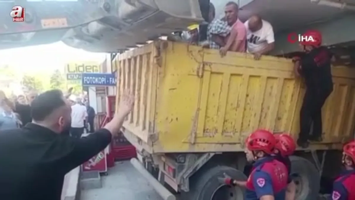 Zonguldak’ın kamyonun frenleri patladı dükkana daldı