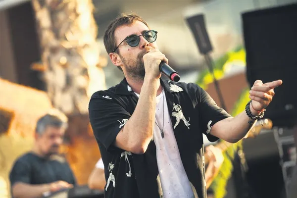 Murat Dalkılıç Hande Erçel’in yakın arkadaşıyla aşk yaşamaya başladı