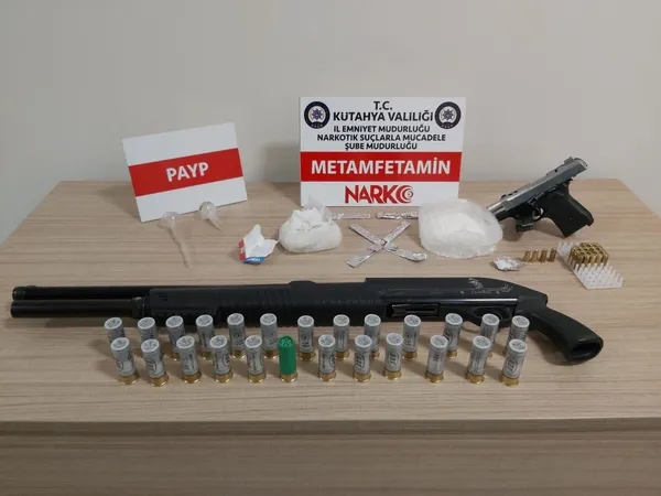 kutahyada-uyusturucu-ticareti-yaptiklari-one-surulen-2-sahis-tutuklandi-1650001388277.jpg Kütahya'da uyuşturucu ticareti yaptıkları öne sürülen 2 şahıs tutuklandı - 1