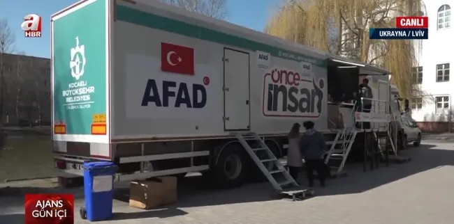 turkiyenin-yardimlari-ukraynada-sicak-yemekler-magdurlara-dagitiliyor-1648126145083.jpg Türkiye’nin yardımları Ukrayna’da! Sıcak yemekler mağdurlara dağıtılıyor - 1