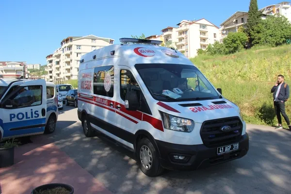 kocaelinde-kahreden-olay-3-aylik-bebek-annesi-emzirdikten-sonra-oldu-1653042119222.jpg Kocaeli’nde kahreden olay! 3 aylık bebek annesi emzirdikten sonra öldü - 2
