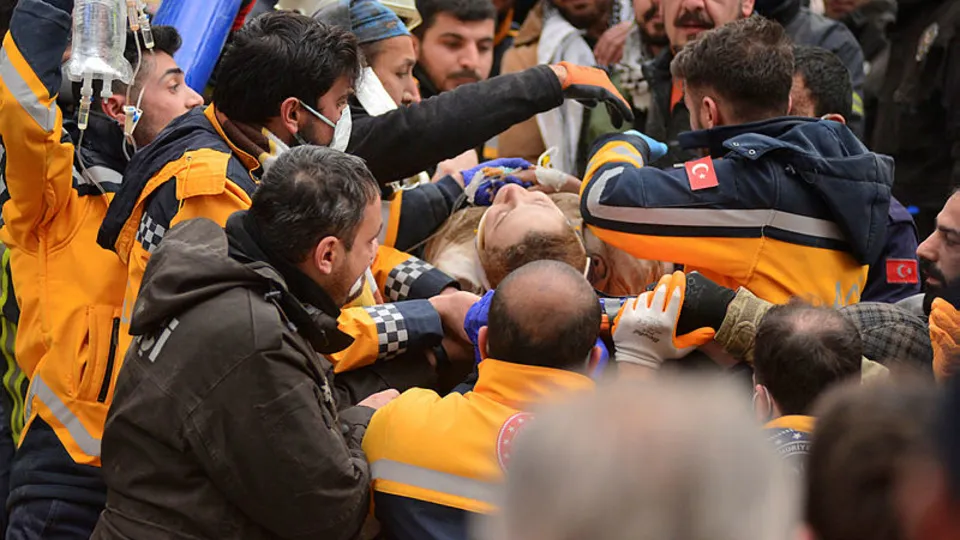 Depremin 7. gününde mucize kurtuluşlar! Umutlandıran haberler geliyor