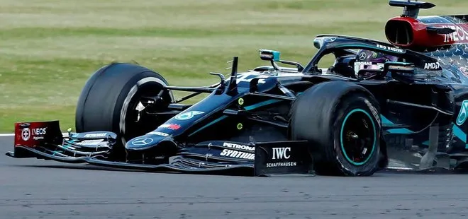 Formula 1’de müthiş son! Hamilton patlak lastikle yarışı kazandı