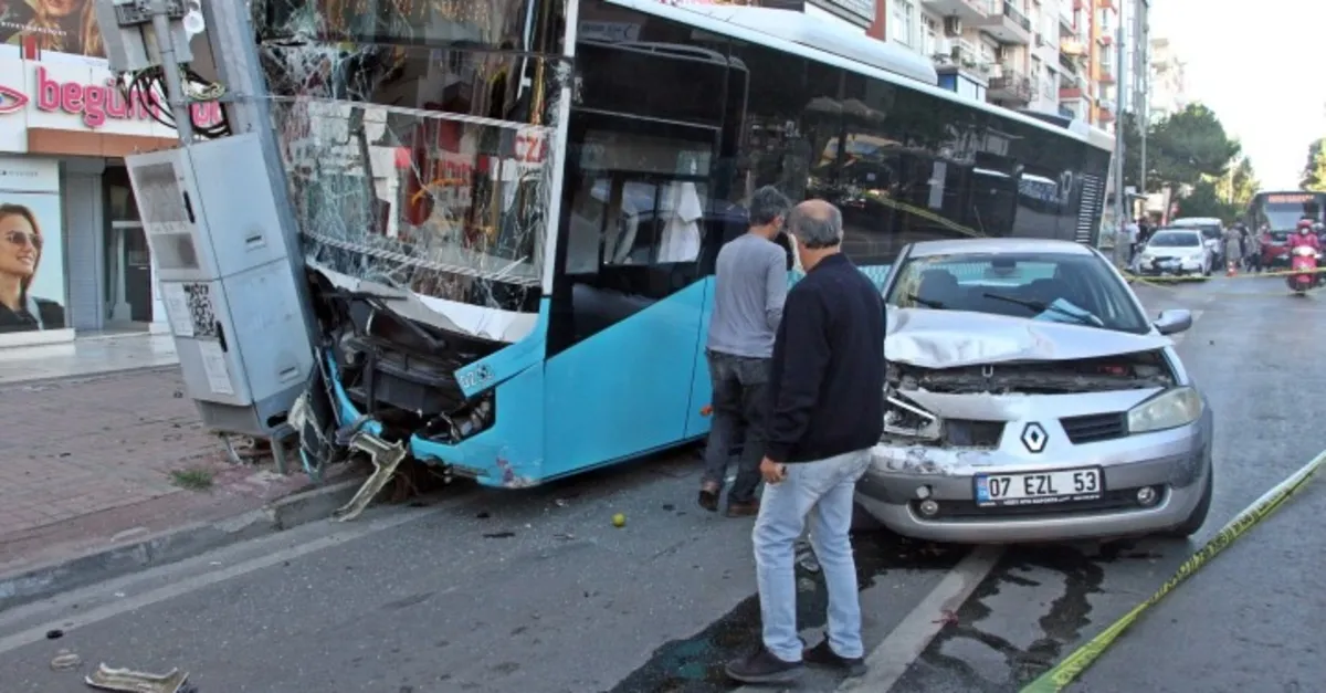 Freni tutmayan otobüs dehşet saçtı! Önce durağa daldı sonra...