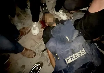 Terör devleti İsrail gazetecilerin çadırına saldırdı: 5 gazeteci hayatını kaybetti