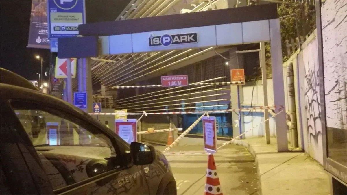 Beyoğlu'nda panik anlar! İSPARK’ın kolonları çatladı: Otopark boşaltıldı | Vatandaştan İBB'ye yıllar önce uyarı...