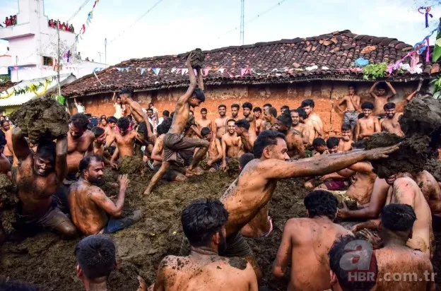 O festival pes dedirtti: Hindistan'da dışkı fırlatma savaşı! 10