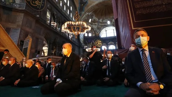 Yunan vatandaştan Ayasofya Camii önünde büyük provokasyon! Emniyet harekete geçti! Bir daha Türkiye’ye giremeyecek