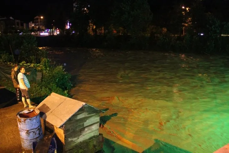 Giresun'da sel felaketi! Jandarma aracı suya gömüldü