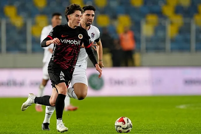 firtina-ankara-ayazina-takildi-mac-sonucu-genclerbirligi-4-3-trabzonspor-1766431057295.jpeg Fotoğraf (AA)