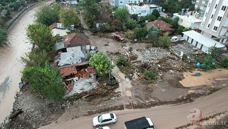 Antalya'da kuvvetli yağış sele neden oldu: Acı haber geldi! Kumluca ve Finike'de eğitime 1 gün ara verildi | Hayati uyarı 6