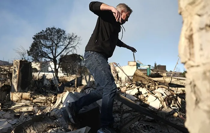 los-angelesta-yangin-7-gununde-olu-sayisi-16ya-yukseldi-fbi-halktan-yardim-istedi-1736662361019.jpg Foto: AFP