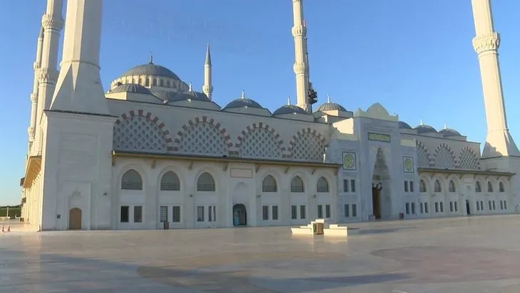 Türkiye'de bayram sabahı! Camiler bayram namazında boş kaldı...
