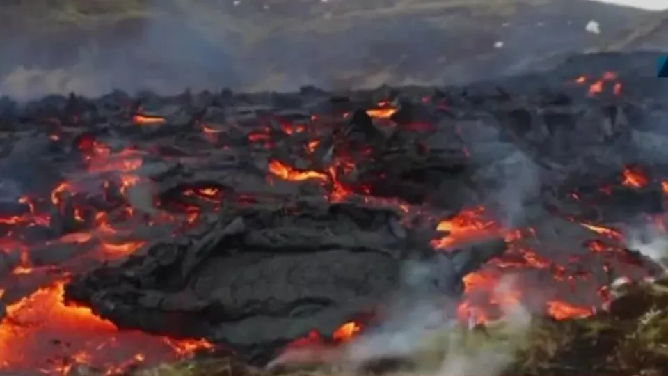 Yanardağ patlarken voleybol oynadılar
