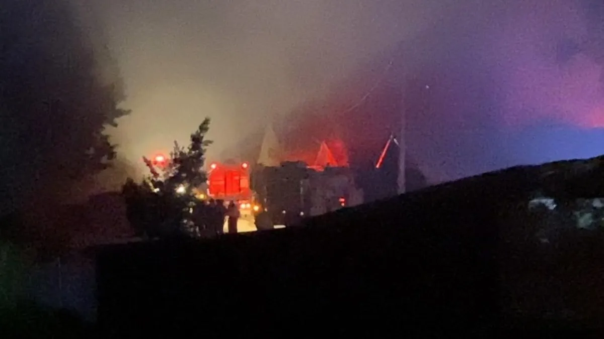 Bursa'daki mobilya imalathanesinde korkutan yangın