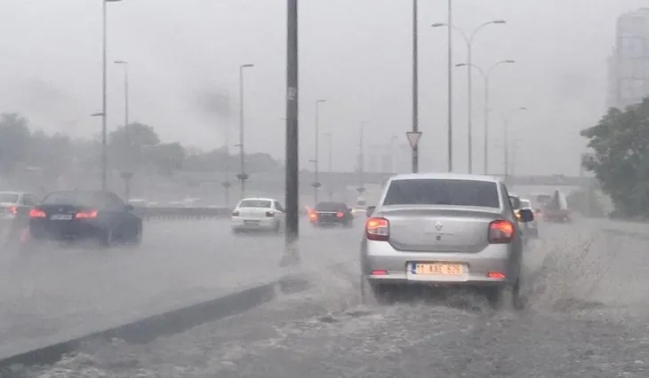 İstanbul yağmura teslim oldu!