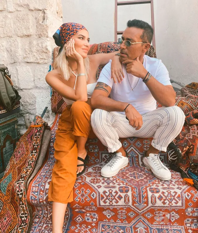 Mustafa Sandal’ın eşi Melis Sandal’ın paylaşımı sosyal medyayı kırdı geçti! “Kim demiş erkek adam emzirmez diye” 3