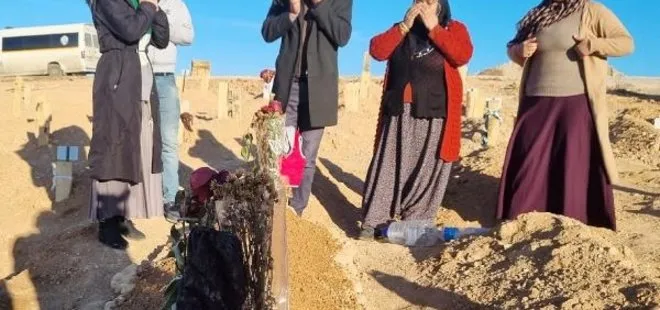 Deprem baba ile kızını ayırdı! Mezarlıktaki kırmızı montun altından dram çıktı