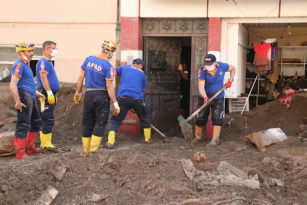 Son dakika: AFAD'dan Giresun'daki sel felaketiyle ilgili yeni açıklama: 172 vatandaşımız kurtarılmıştır - 1