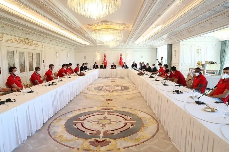 Başkan Erdoğan Euroleague ve Türkiye Basketbol ligi şampiyonu Anadolu Efes'i kabul etti