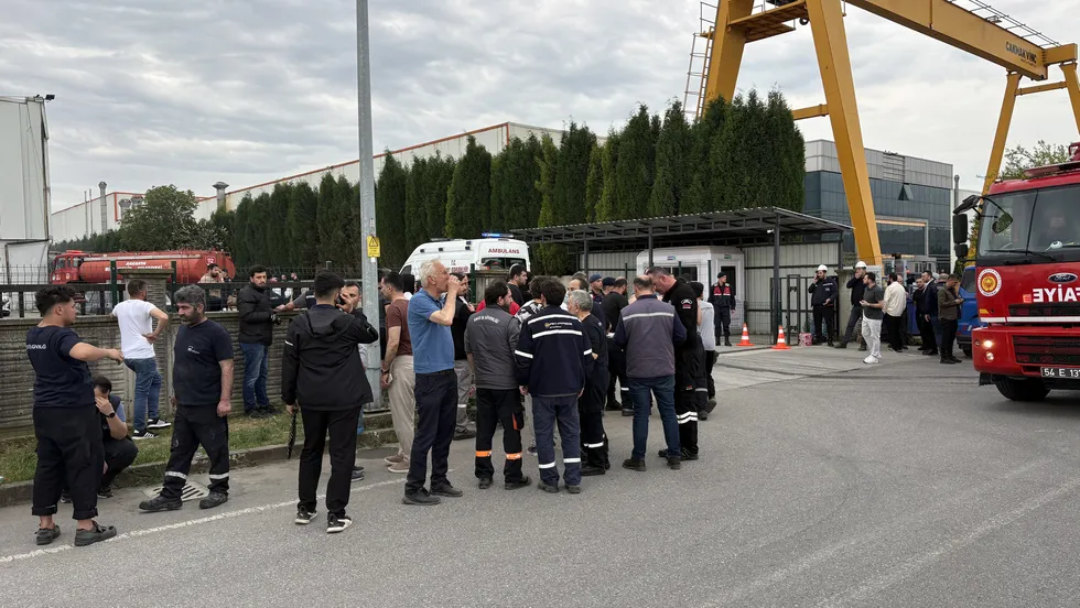 Sakarya’daki fabrikada patlama! 8 yaralı 1 işçinin durumu ağır - 4