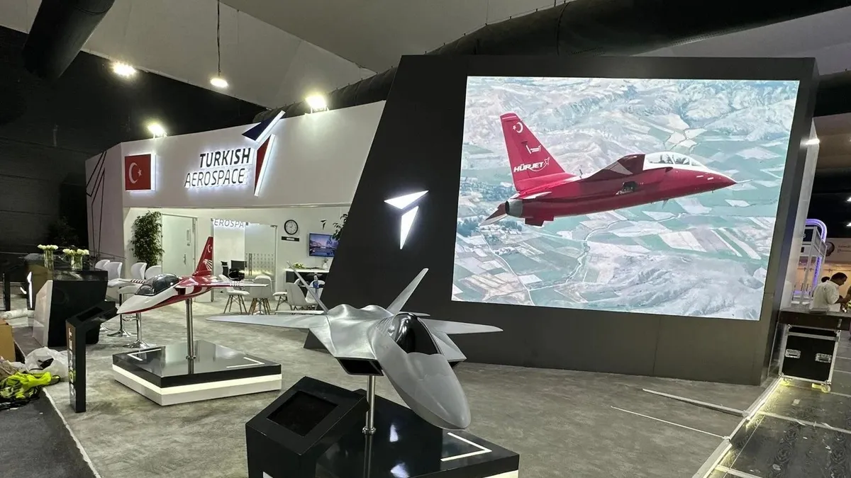 Mısır Hava Kuvvetleri Komutanı Mısır’da TUSAŞ standını ziyaret etti