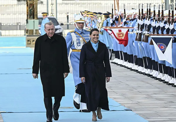 son-dakika-macaristan-cumhurbaskani-ankarada-1680103030372.jpg Başkan Erdoğan'dan Macaristan Cumhurbaşkanı Novak'a resmi karşılama töreni - 5