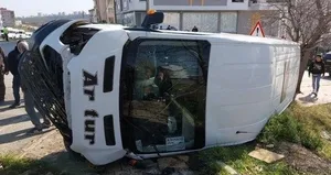 Öğrenci servisi ile cip çarpıştı