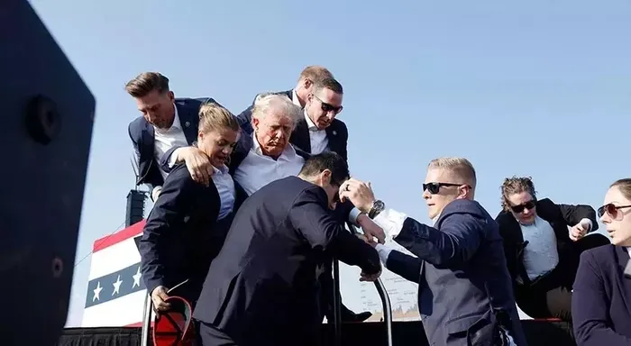 fbi-trumpa-suikast-girisimi-hakkinda-savunma-yapamadi-1722352965374.jpeg Eski ABD Başkanı Donald Trump suikast girişimi